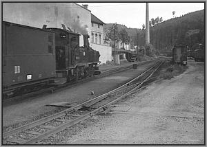 99 1561 erreicht mit P 14293 den Bf Niederschmiedeberg