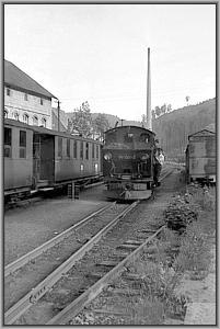 99 1561 rangiert in Niederschmiedeberg