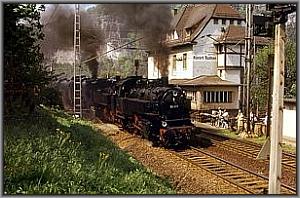 Lokzug nach Decin verl��t Kurort Rathen
