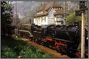 Lokzug nach Decin verl��t Kurort Rathen