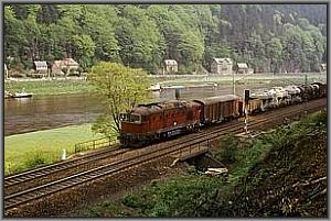 CSD-T478 3245 mit G�terzug zwischen Sch�na und Schmilka