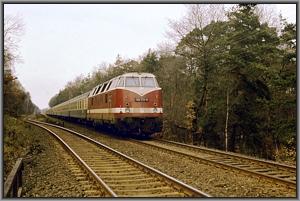 118 771 mit D 447 vor der Mittellandkanalbr�cke von Haldensleben