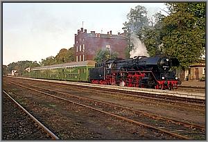 Zum Vergrößern auf das Bild klicken! Dort können Sie auch blättern und die Bildunterschriften lesen! 41 1185 mit P 7409 nach Brandenburg in Genthin