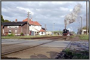 Zum Vergrößern auf das Bild klicken! Dort können Sie auch blättern und die Bildunterschriften lesen! 41 1185 mit P 7418 in Bergzow-Parchen