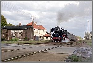 Zum Vergrößern auf das Bild klicken! Dort können Sie auch blättern und die Bildunterschriften lesen! 41 1185 mit P 7418 in Bergzow-Parchen