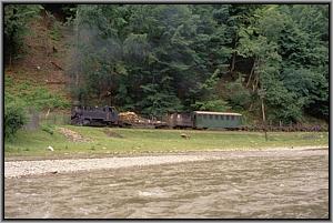 764 484 mit dem Produktionszug vor Novat