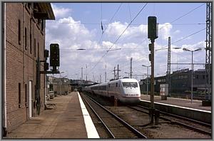 401 020 als ICE 597 nach M�nchen in Berlin-Lichtenberg