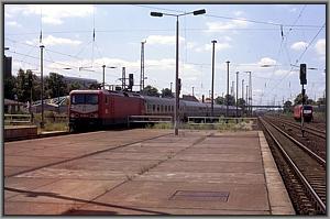 112 008 erreicht mit IC 804 aus N�rnberg den Bf Flughafen Berlin-Sch�nefeld