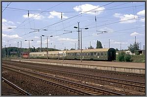 142 255 verl��t mit N 5161 nach Lutherstadt Wittenberg den Bf Flughafen Berlin-Sch�nefeld