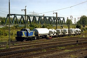 MWB-1251 f�hrt in Wiesbaden Ost ein