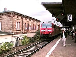 146 119 fährt mit RE 4068 in Bensheim ein