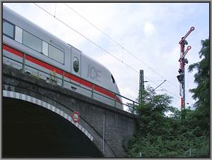 Zum Vergrößern auf das Bild klicken! Dort können Sie auch blättern und die Bildunterschriften lesen! 402 042 in Köln-Kalk Nord