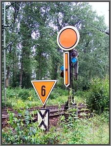 Zum Vergrößern auf das Bild klicken! Dort können Sie auch blättern und die Bildunterschriften lesen! Vorsignal Vh in Gremberg Nord