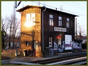 Zum Vergrößern auf das Bild klicken! Dort können Sie auch blättern und die Bildunterschriften lesen! Stellwerk W 4 in Dresden-Neustadt
