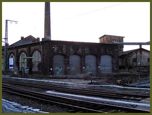 Zum Vergrößern auf das Bild klicken! Dort können Sie auch blättern und die Bildunterschriften lesen! Lokschuppen in Dresden-Neustadt