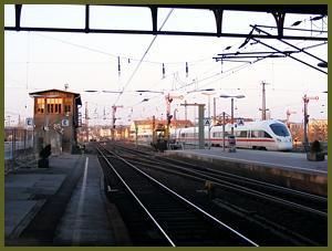 Zum Vergrößern auf das Bild klicken! Dort können Sie auch blättern und die Bildunterschriften lesen! ICE 1552 verläßt Dresden-Neustadt