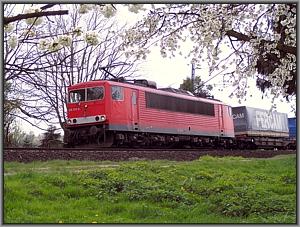 Zum Vergrößern auf das Bild klicken! Dort können Sie auch blättern und die Bildunterschriften lesen! 155 013 bei Niederwalluf