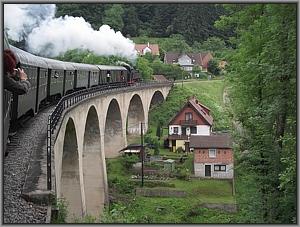 Zum Vergrößern auf das Bild klicken! Dort können Sie auch blättern und die Bildunterschriften lesen!