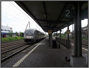101 099 mit IC 2024 in Mainz-Mombach