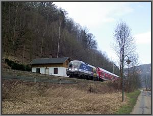 182 016 mit S-D 37736 in Schmilka-Hirschmühle