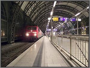 120 149 mit EC 179 in Dresden Hbf