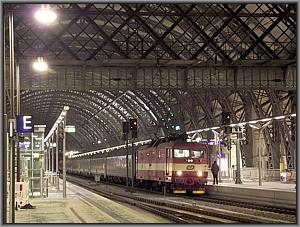 CD-371 004 mit EN 477 in Dresden Hbf