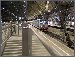 CD-371 201 mit CNL 458 in Leipzig Hbf
