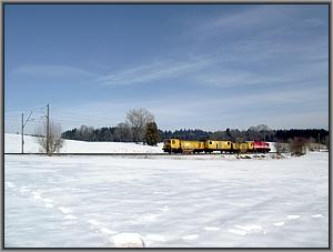 V100 03 mit DGV 92277 (Hof-Freilassing) hinter Bad Endorf