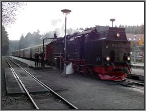 Zum Vergrößern auf das Bild klicken! Dort können Sie auch blättern und die Bildunterschriften lesen! 99 7234 mit P 8938 nach Wernigerode in Drei Annen Hohne