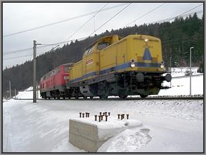 212 306 und 218 262 als Bauz 91907 vor Heigenbr�cken