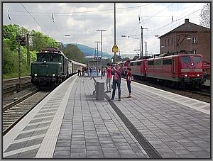 Zum Vergrößern auf das Bild klicken! Dort können Sie auch blättern und die Bildunterschriften lesen! Großer Bahnhof in Laufach