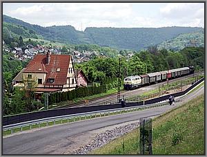 Zum Vergrößern auf das Bild klicken! Dort können Sie auch blättern und die Bildunterschriften lesen! 218 460 mit DPE 25574 vor Laufach