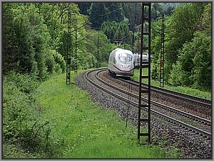 Zum Vergrößern auf das Bild klicken! Dort können Sie auch blättern und die Bildunterschriften lesen! 411 078 als ICE-T 28 zwischen Heigenbrücken West und Laufach