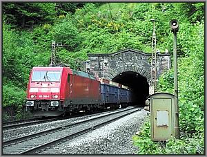 Zum Vergrößern auf das Bild klicken! Dort können Sie auch blättern und die Bildunterschriften lesen! 185 289 mit GM 48978 in Heigenbrücken West