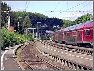 Zum Vergrößern auf das Bild klicken! Dort können Sie auch blättern und die Bildunterschriften lesen! 111 193 mit RE-D 4621 in Heigenbrücken