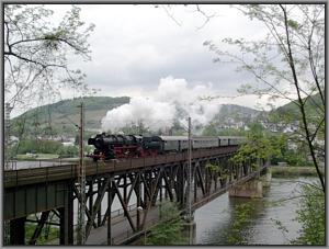 Zum Vergrößern auf das Bild klicken! Dort können Sie auch blättern und die Bildunterschriften lesen! 52 8154 in Bullay