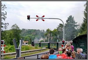Zum Vergrößern auf das Bild klicken! Dort können Sie auch blättern und die Bildunterschriften lesen! Bahnübergang bei Dippoldiswalde