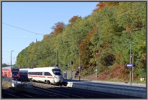 Zum Vergrößern auf das Bild klicken! Dort können Sie auch blättern und die Bildunterschriften lesen! 415 022 und 411 003 in Schlüchtern