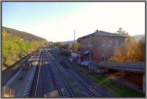 Zum Vergrößern auf das Bild klicken! Dort können Sie auch blättern und die Bildunterschriften lesen! Bahnhof Burgsinn